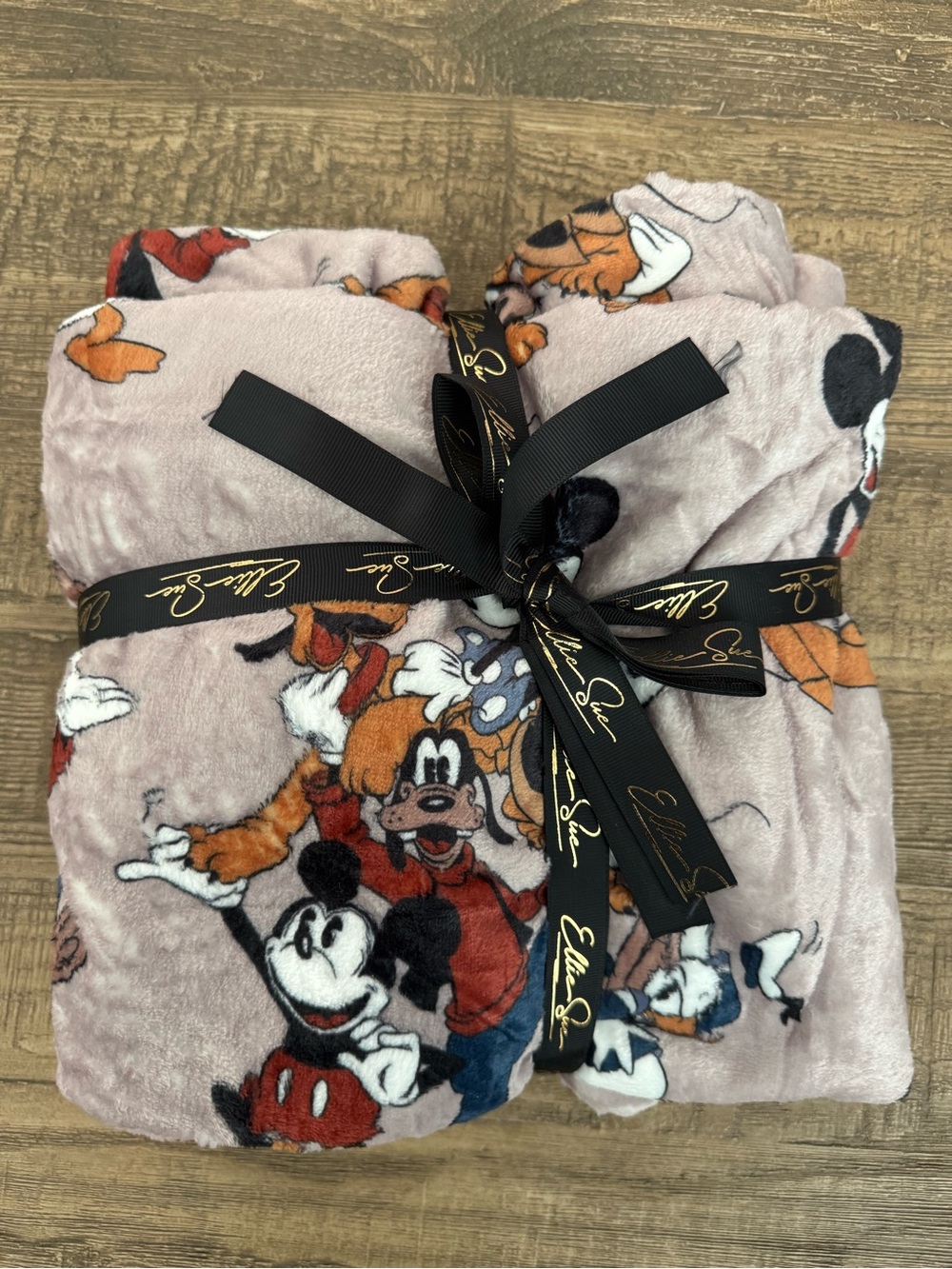 Ellie Sue Disney Mickey & Friends Pink Throw Blanket - Picture 2 of 2